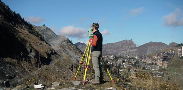 Travaux topographiques en montagne